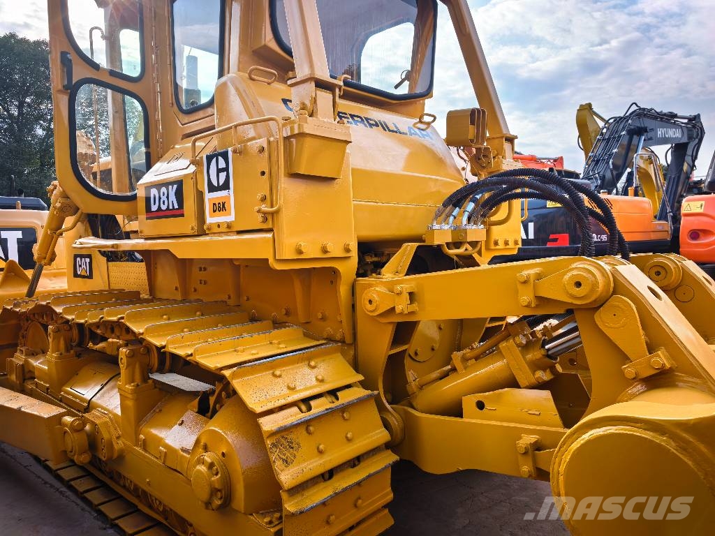 CAT D 8 K بلدوزرات مجنزرة