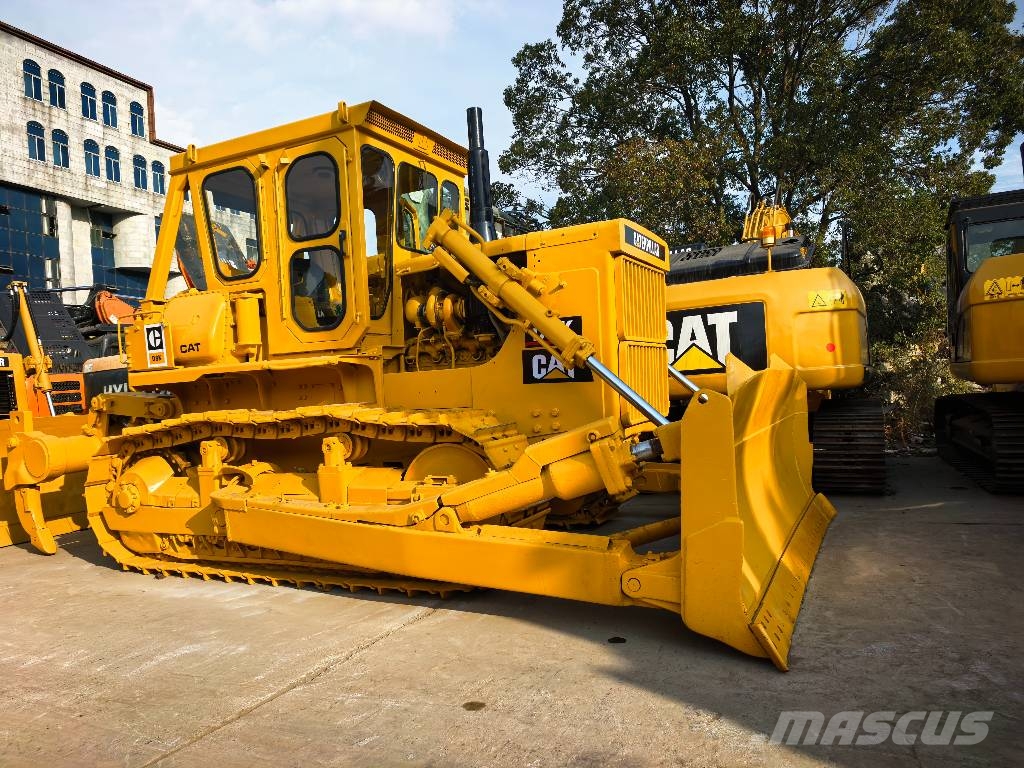 CAT D 8 K بلدوزرات مجنزرة