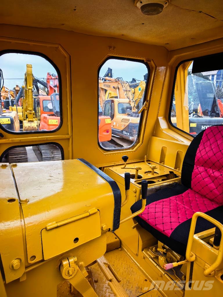 CAT D 8 K بلدوزرات مجنزرة