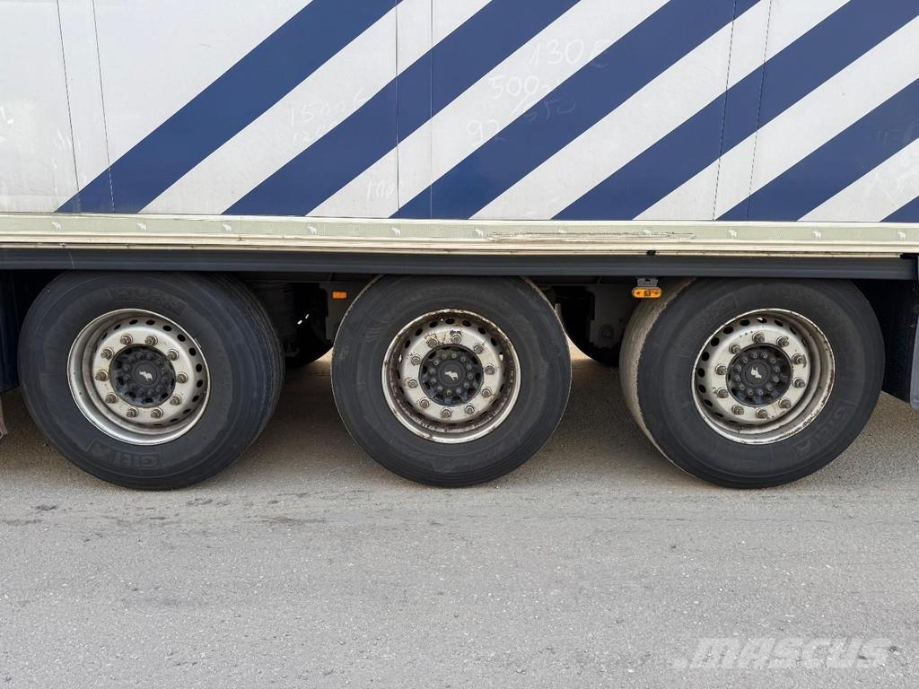 Schmitz Cargobull SCB S3B THERMO KING - 3 AXLE SCHMITZ TRAILER Напівпричепи-рефрижератори