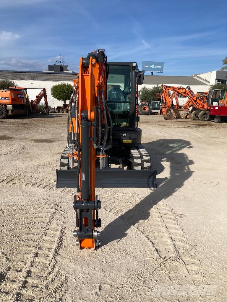 Develon DX 55 R-7 소형 굴삭기 7톤 미만