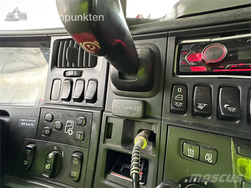 Scania R560LB6X2*4MNB Van Body Trucks