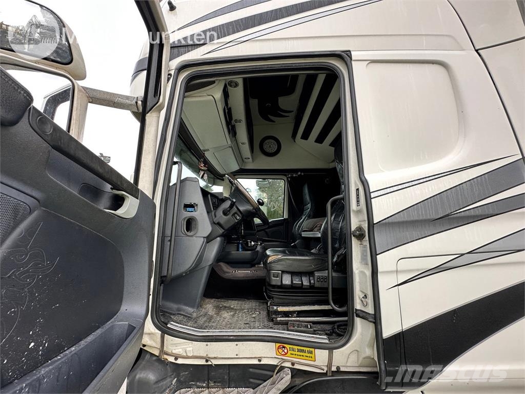 Scania R560LB6X2*4MNB Van Body Trucks