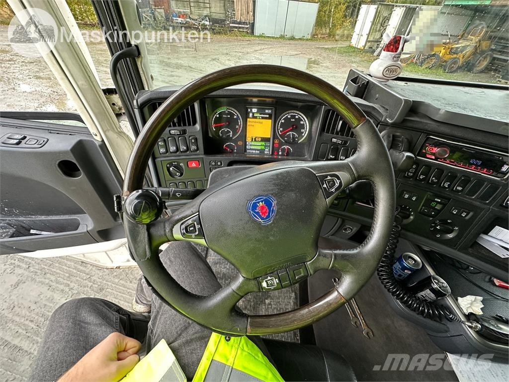 Scania R560LB6X2*4MNB Van Body Trucks