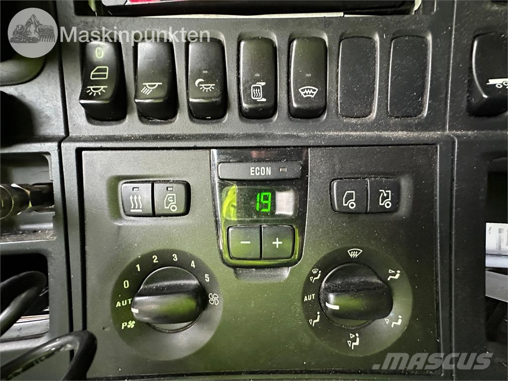 Scania R560LB6X2*4MNB Van Body Trucks