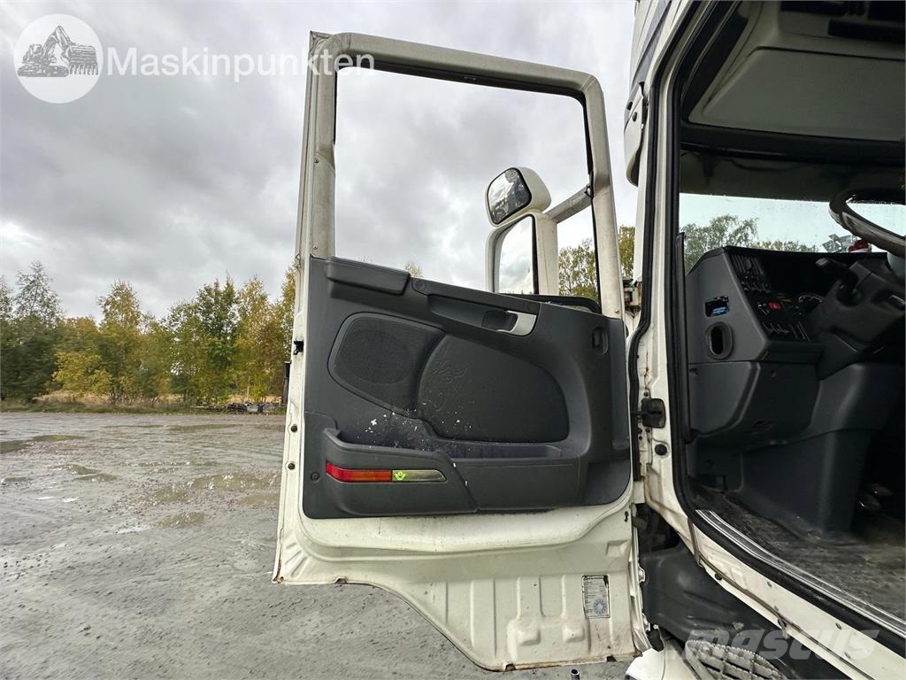 Scania R560LB6X2*4MNB Van Body Trucks