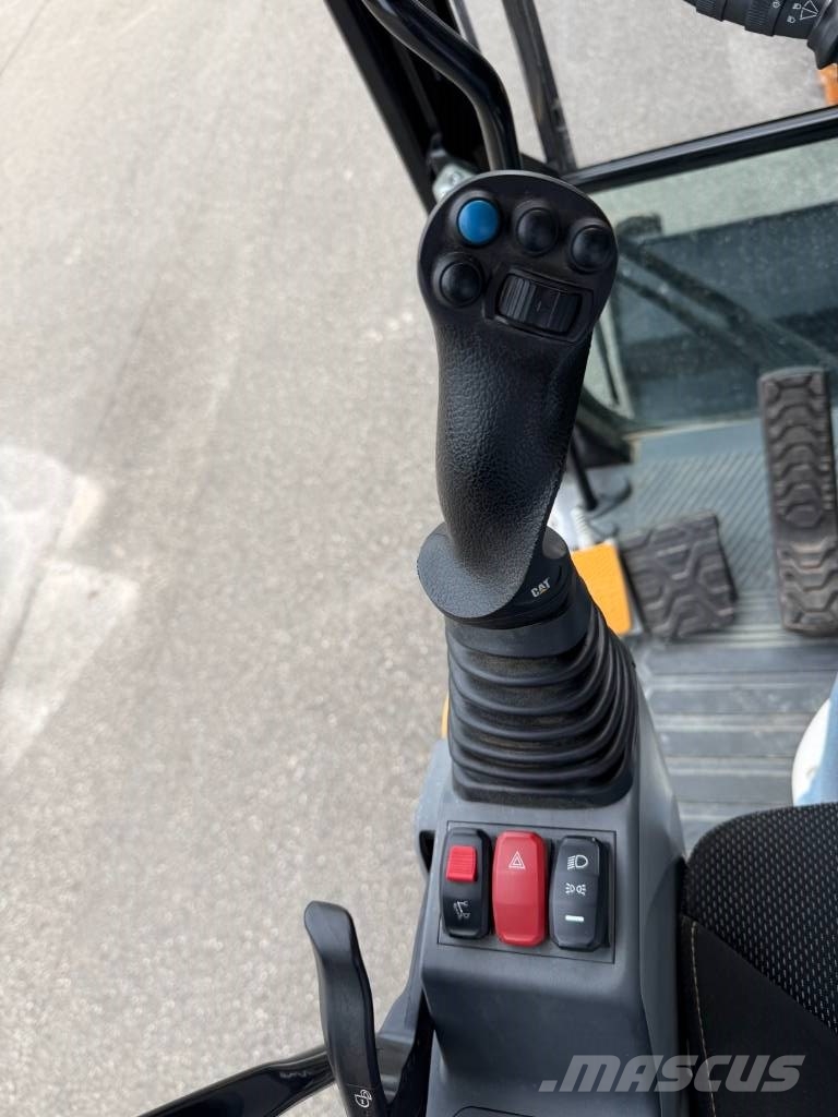 CAT M 318 휠 굴삭기