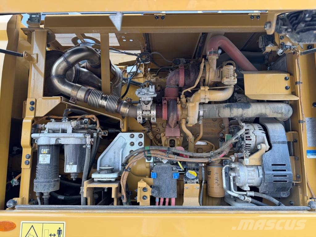 CAT M 318 휠 굴삭기