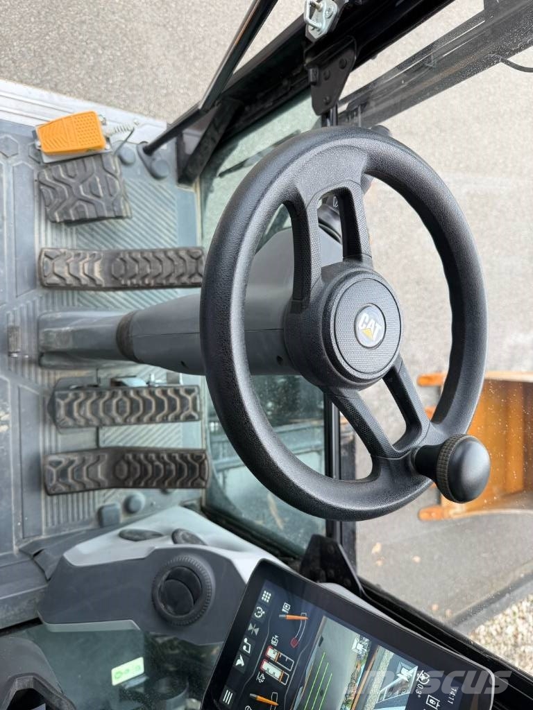 CAT M 318 휠 굴삭기