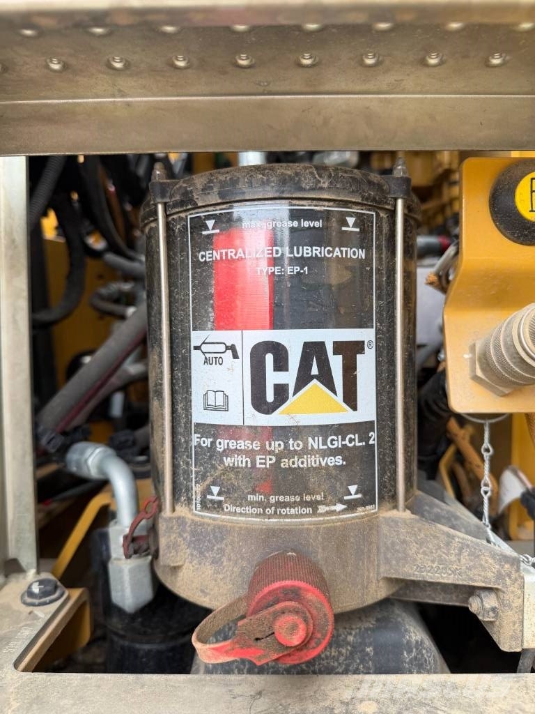 CAT M 318 휠 굴삭기