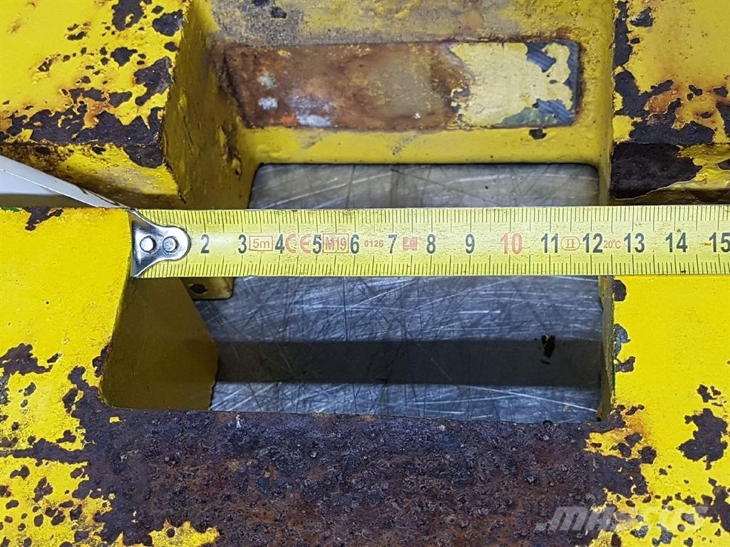 Komatsu WA85 - 3 - Counterweight/Heckgewicht/Contragewicht Alusta ja jousitus