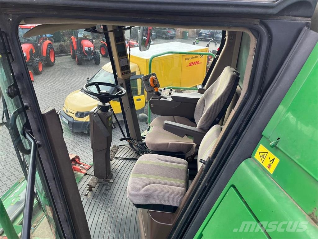 John Deere W650 Mietitrebbiatrici