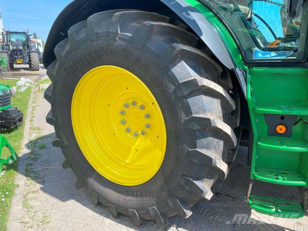 John Deere 6R215 Трактора