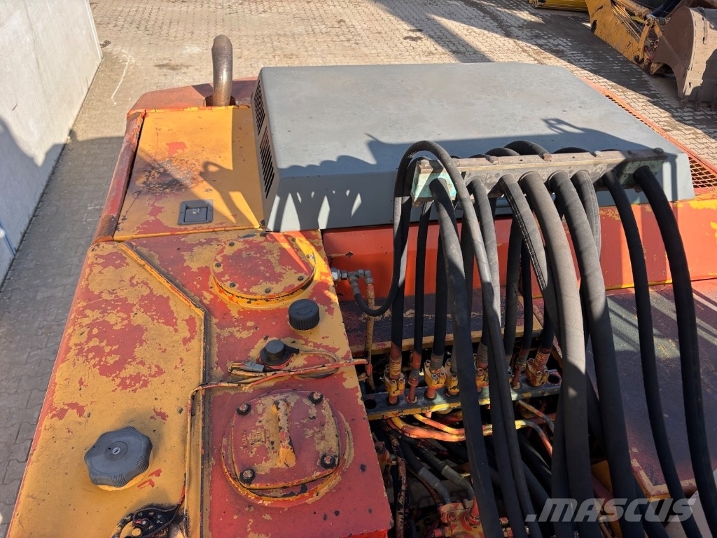 Liebherr R 922 HD S L with LaBounty Shear Kāpurķēžu ekskavatori