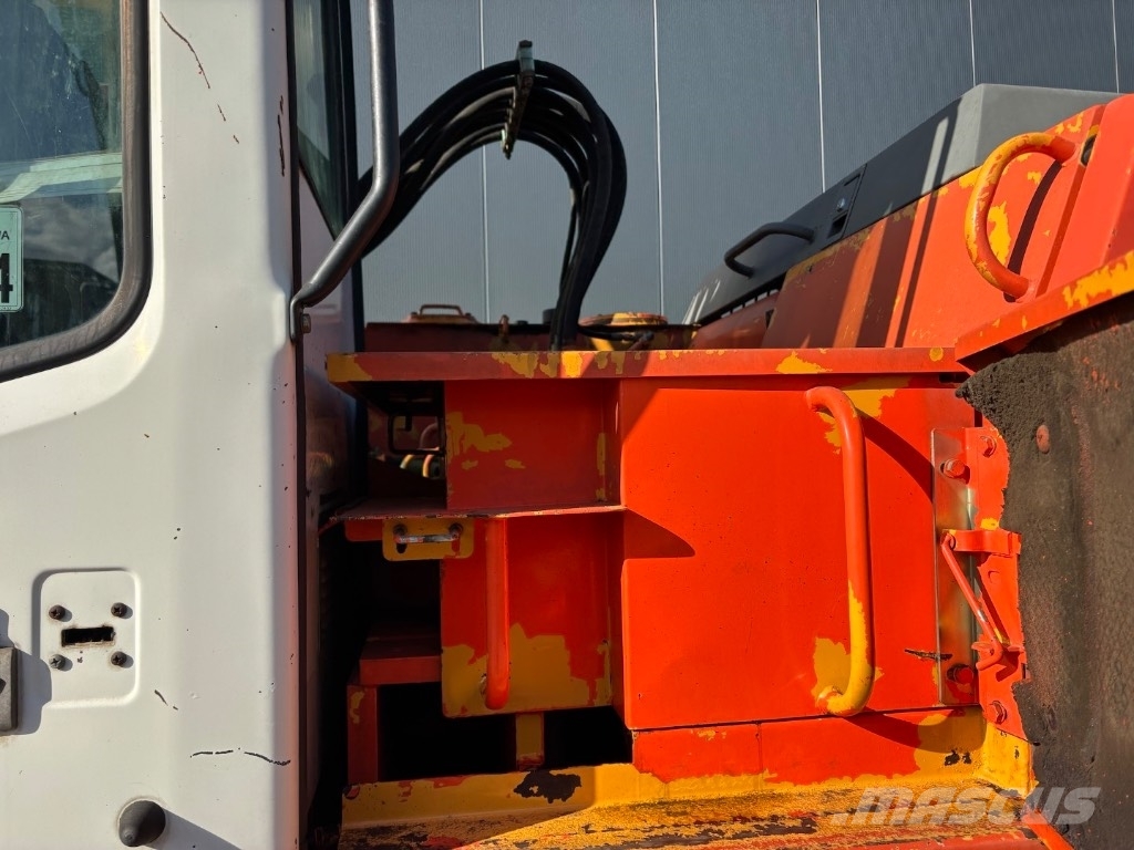 Liebherr R 922 HD S L with LaBounty Shear Kāpurķēžu ekskavatori