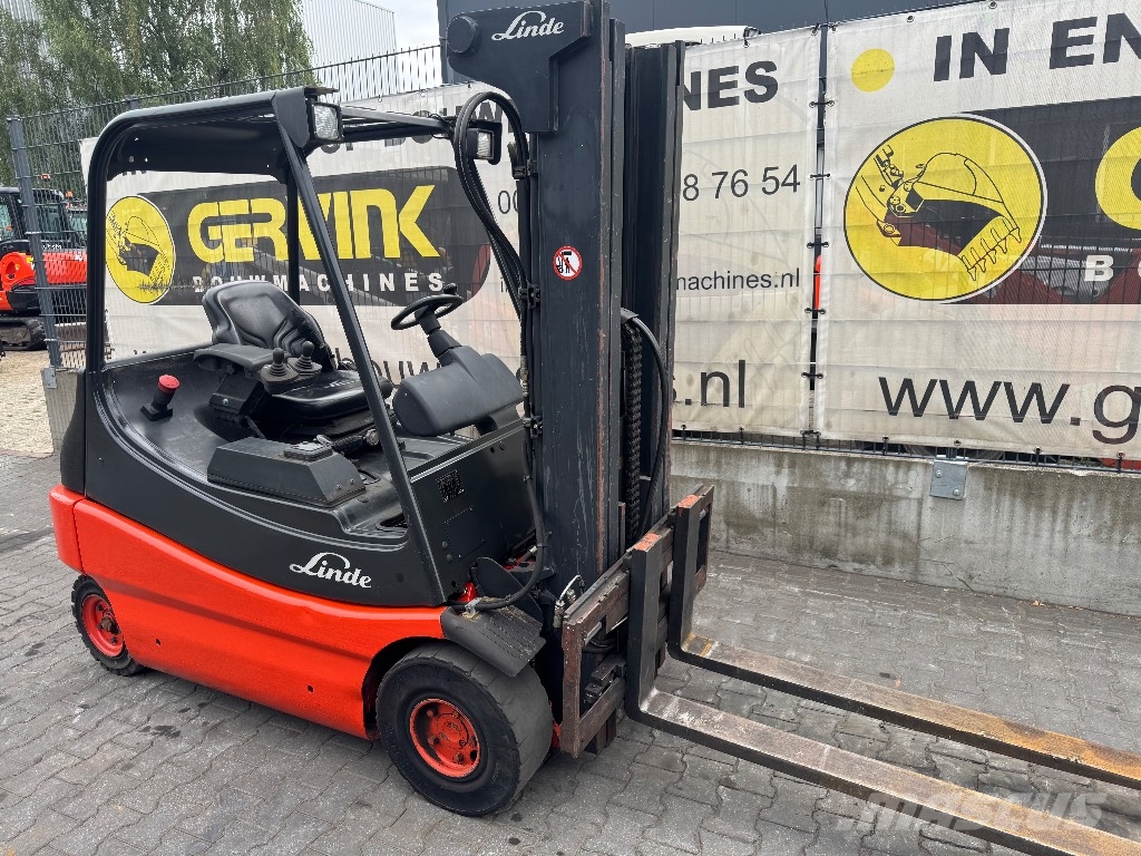 Linde E25/02 شاحنات ذات رافعات شوكية تعمل بالكهرباء