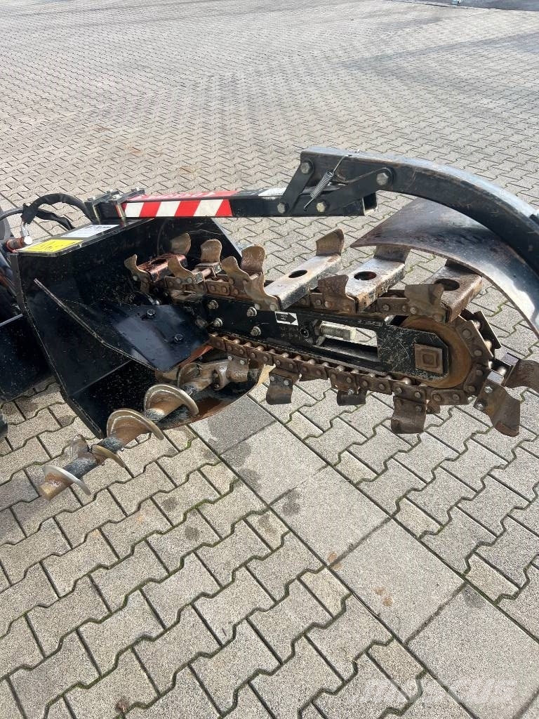 Ditch Witch R300 Rýhovače