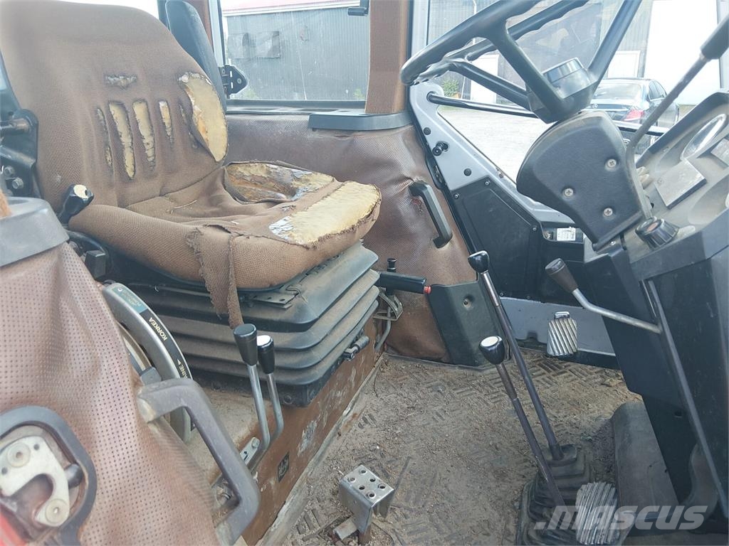 Massey Ferguson 675 トラクター