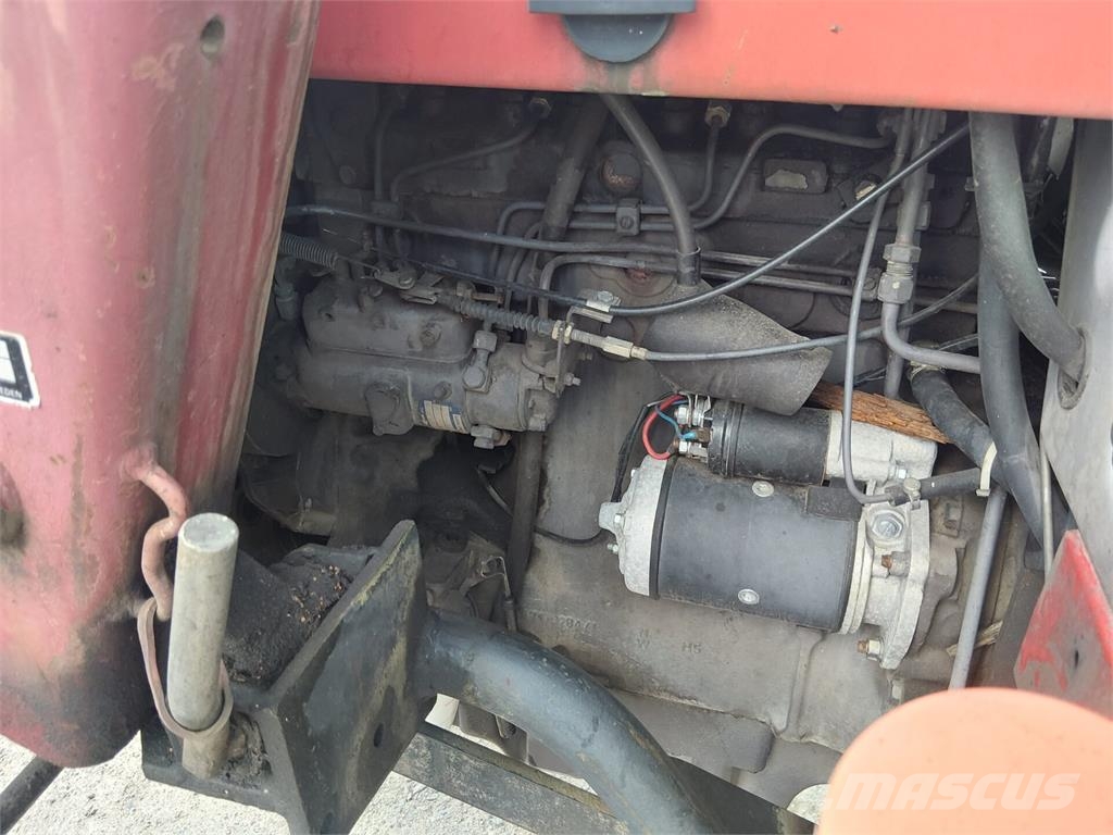 Massey Ferguson 675 トラクター