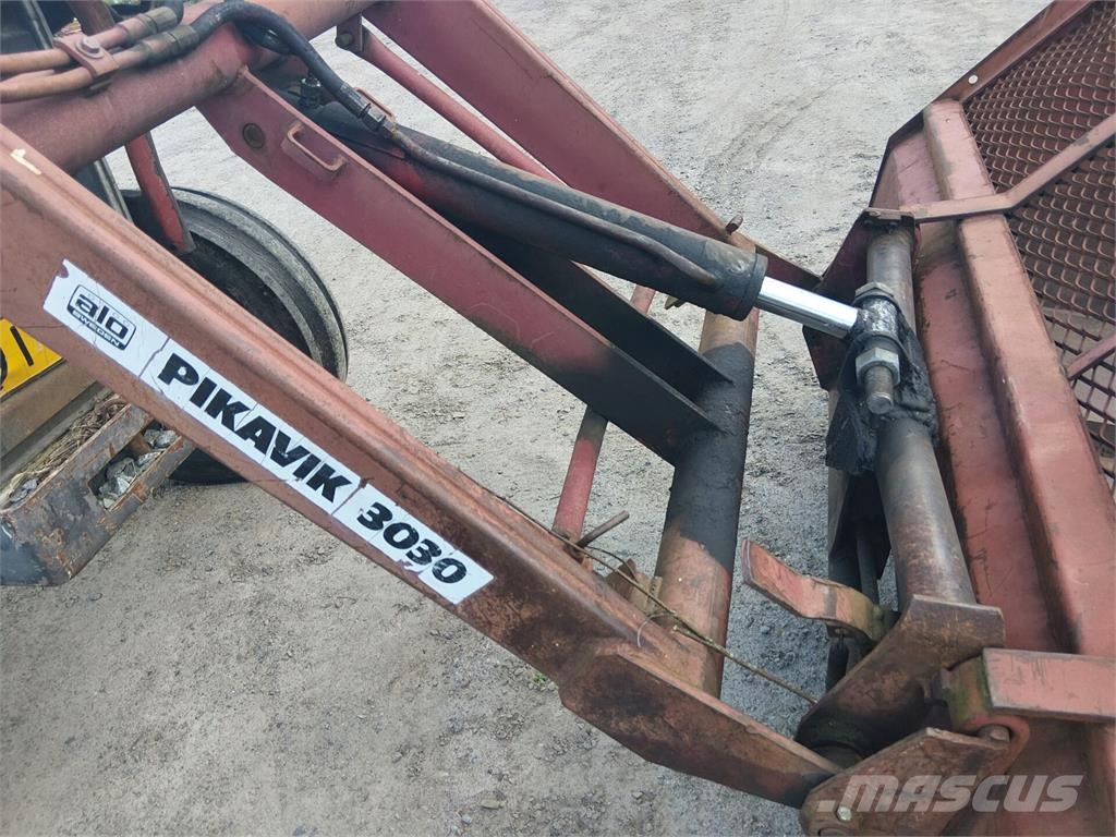 Massey Ferguson 675 トラクター