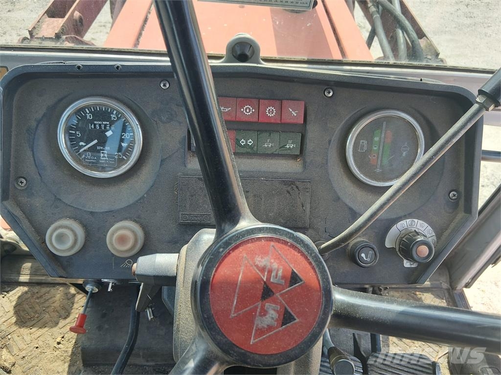 Massey Ferguson 675 トラクター
