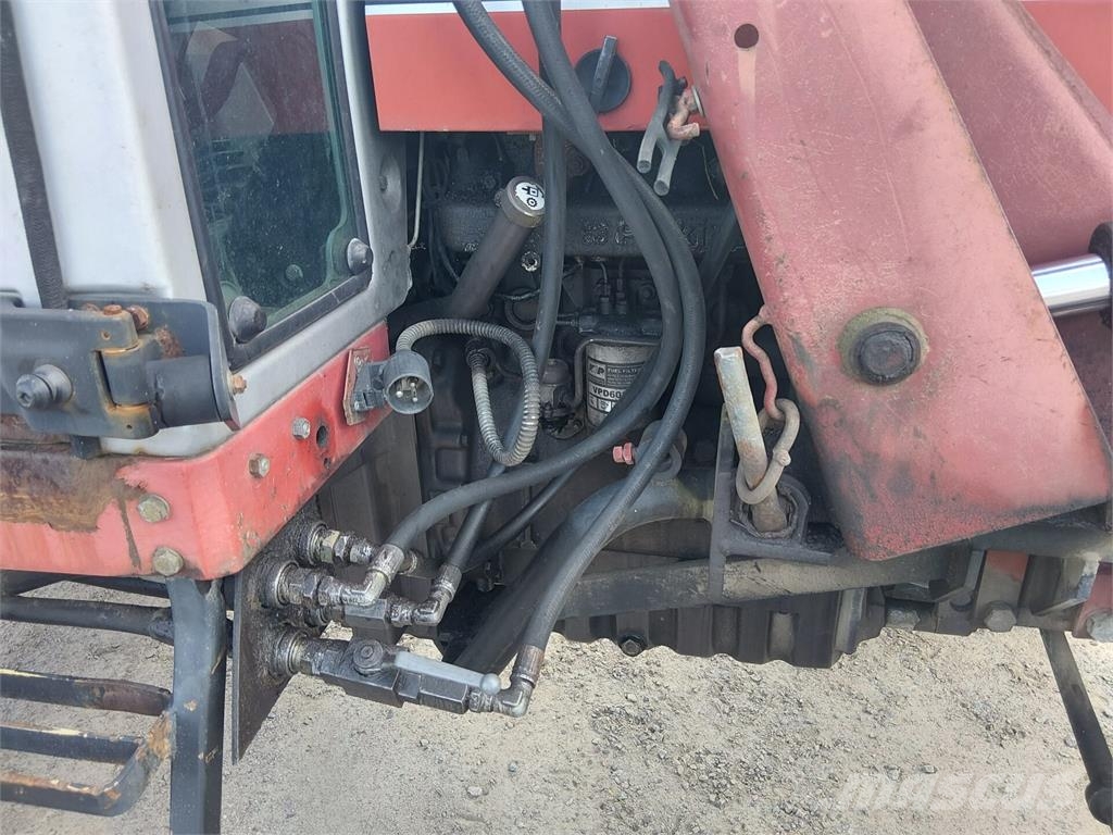 Massey Ferguson 675 トラクター
