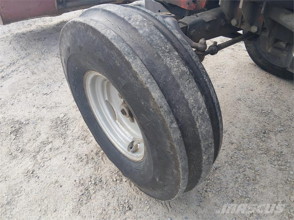 Massey Ferguson 675 トラクター
