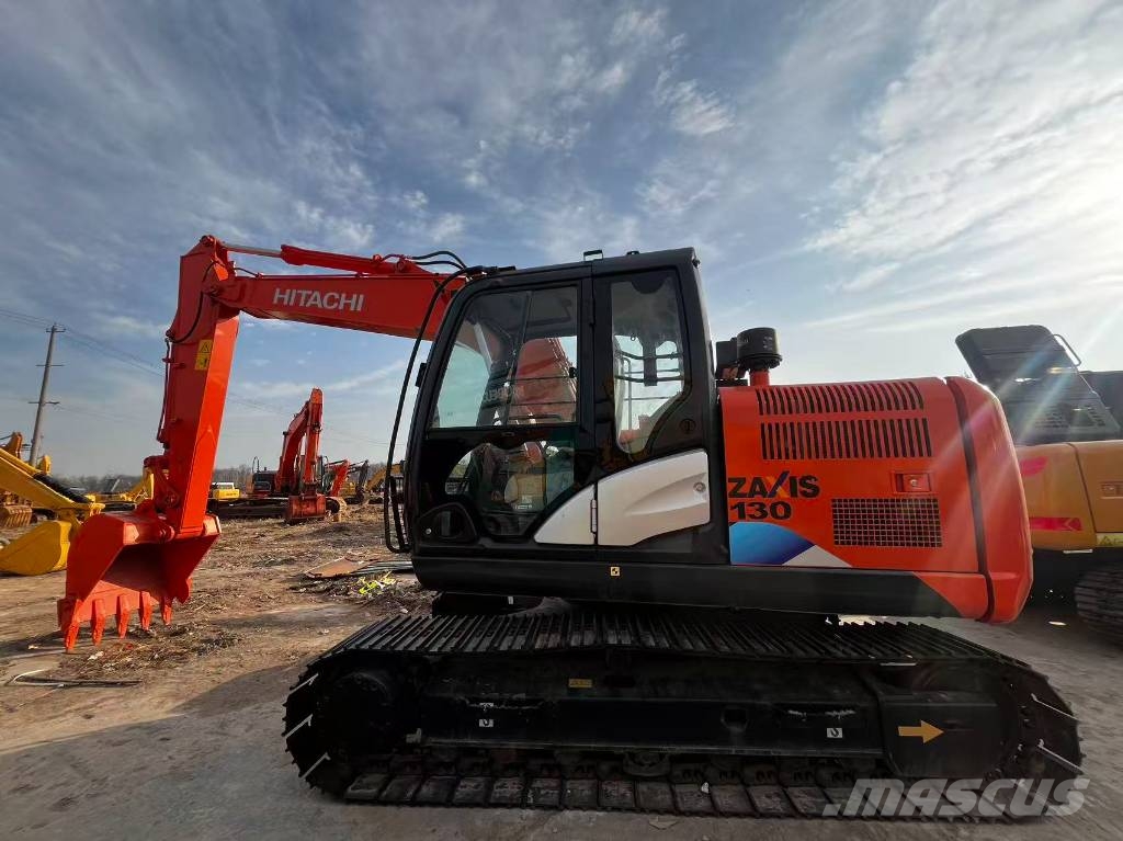 Hitachi ZX130 中型挖掘机