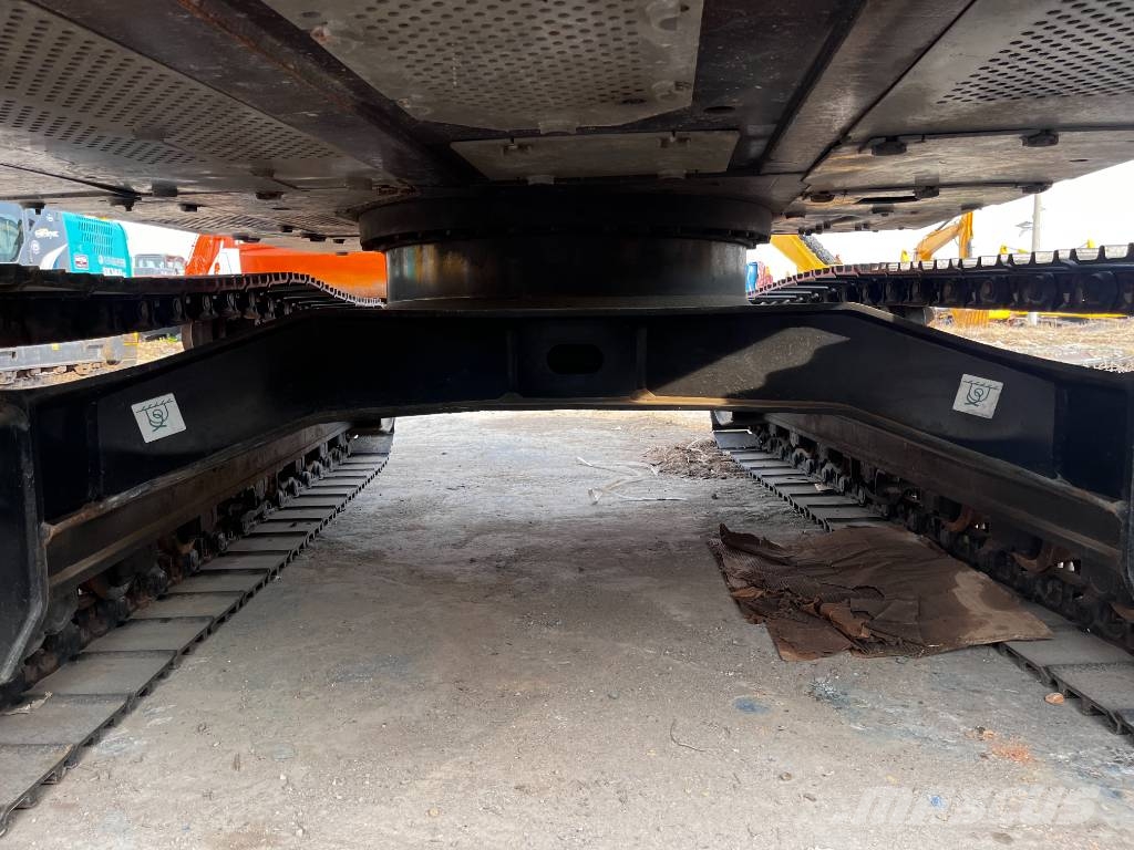 Hitachi ZX130 中型挖掘机