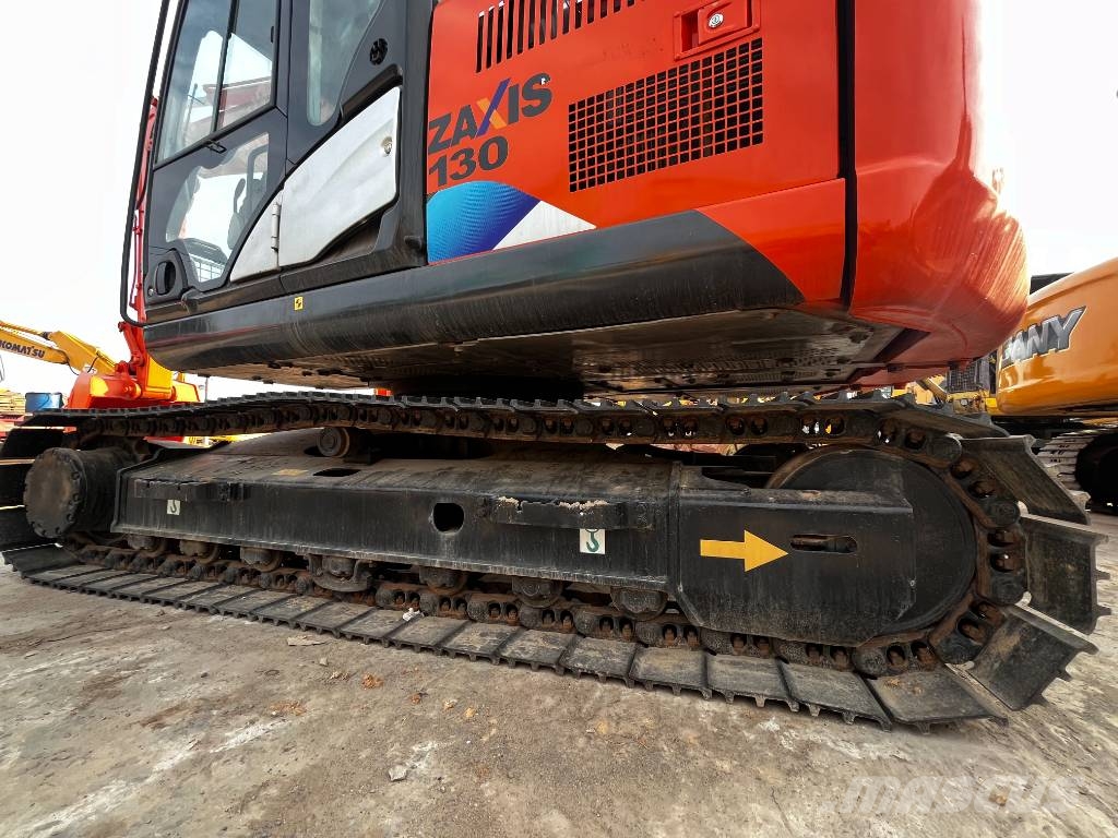 Hitachi ZX130 中型挖掘机