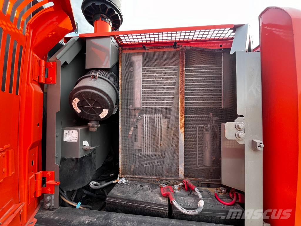 Hitachi ZX130 中型挖掘机