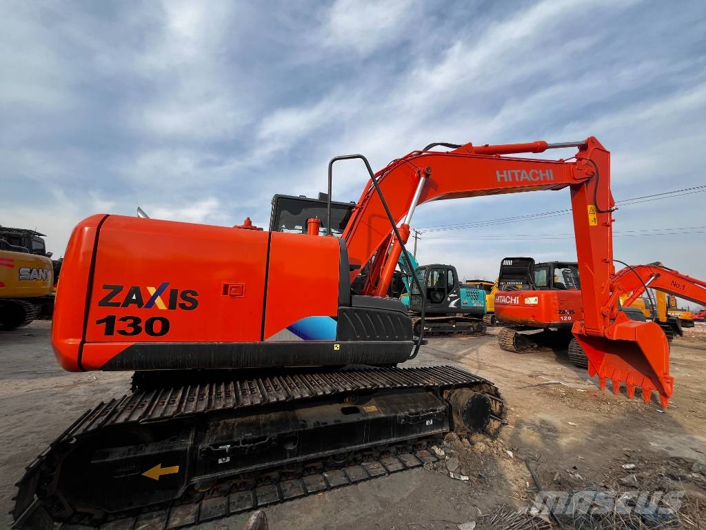 Hitachi ZX130 中型挖掘机
