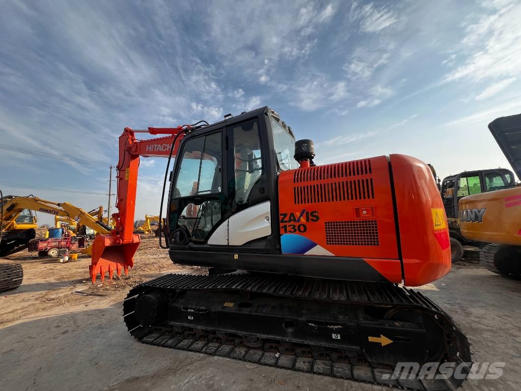 Hitachi ZX130 中型挖掘机