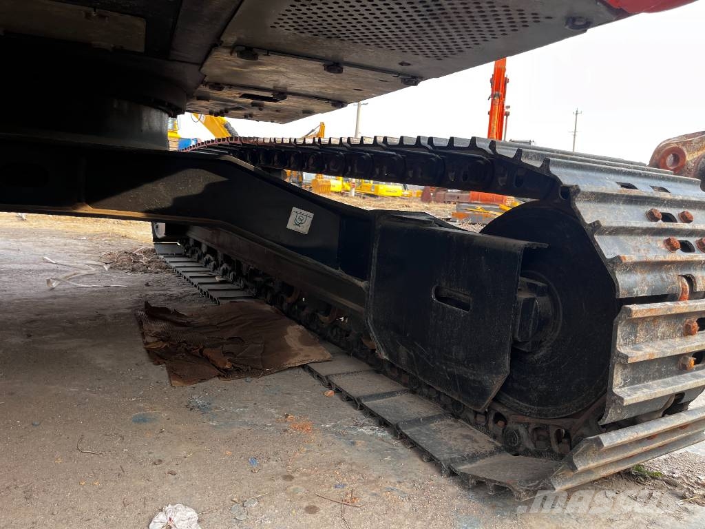 Hitachi ZX130 中型挖掘机