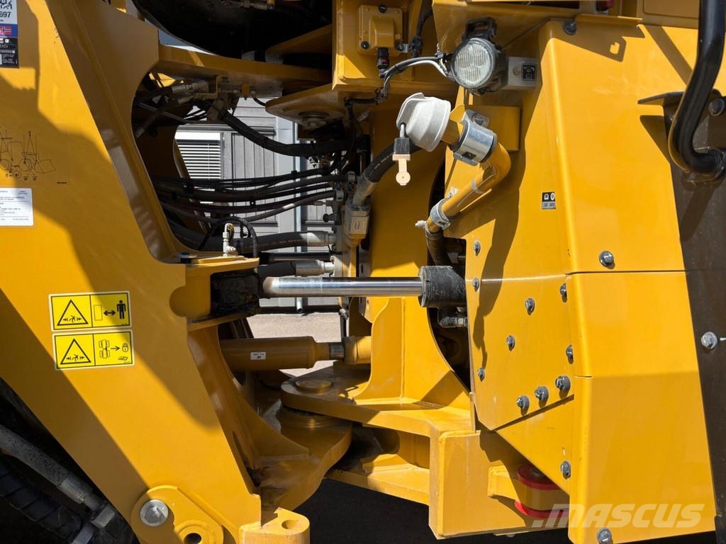 CAT 980 Iekrāvēji uz riteņiem
