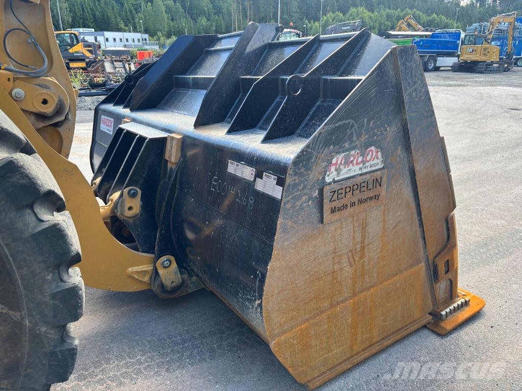 CAT 980 Iekrāvēji uz riteņiem