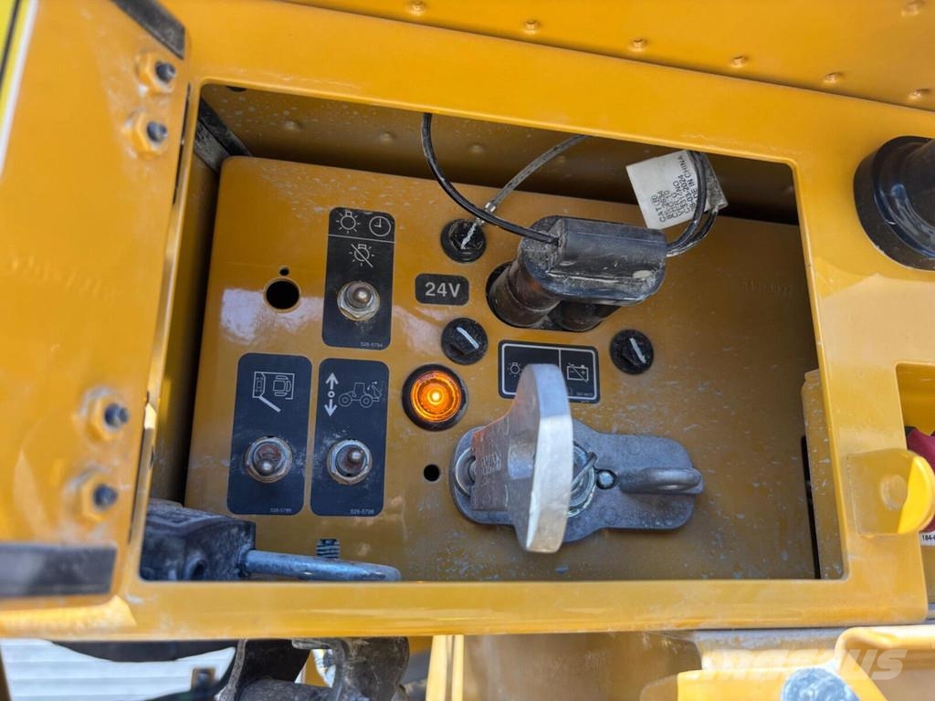 CAT 980 Iekrāvēji uz riteņiem