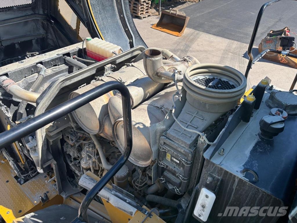 CAT 980 Iekrāvēji uz riteņiem