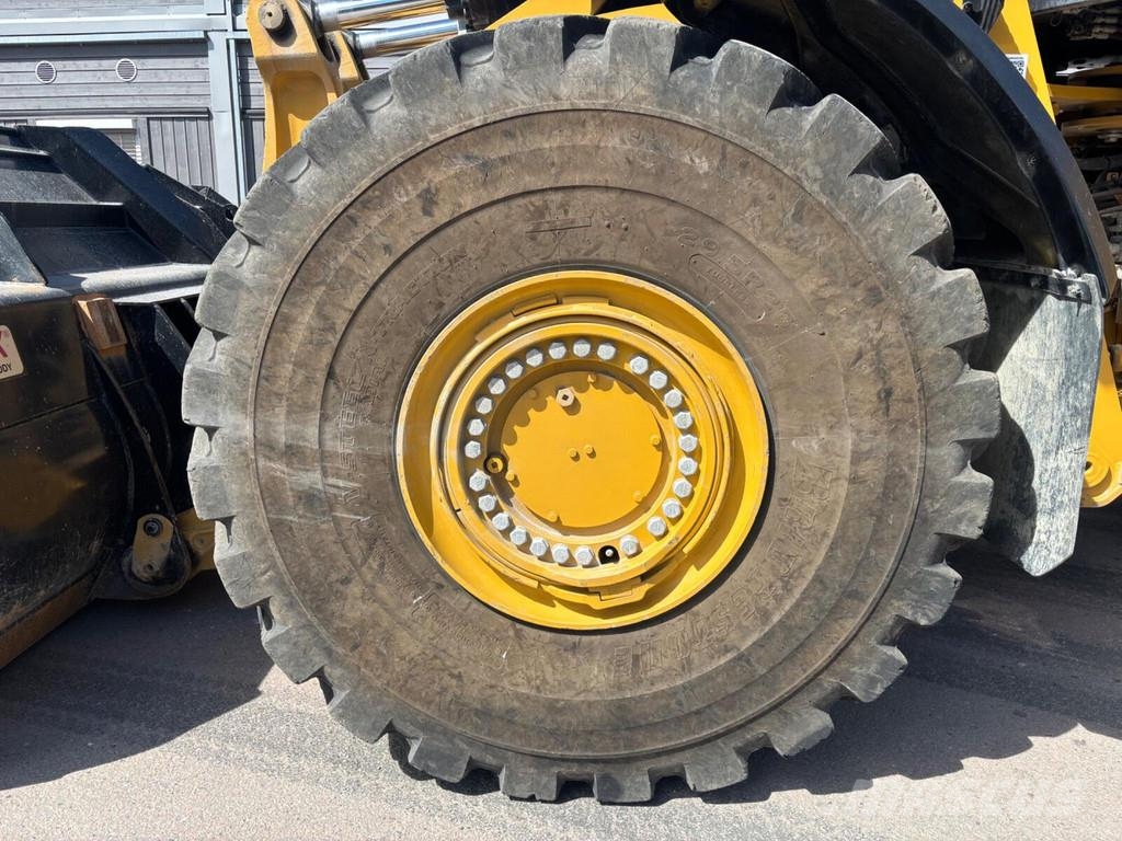 CAT 980 Iekrāvēji uz riteņiem