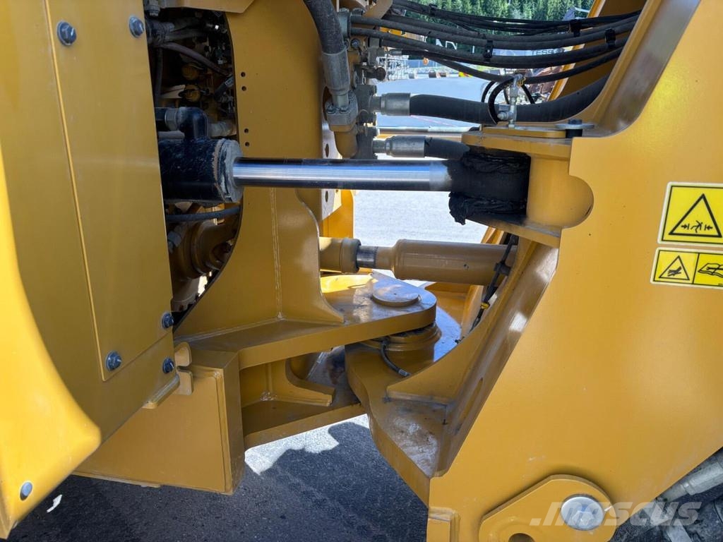 CAT 980 Iekrāvēji uz riteņiem