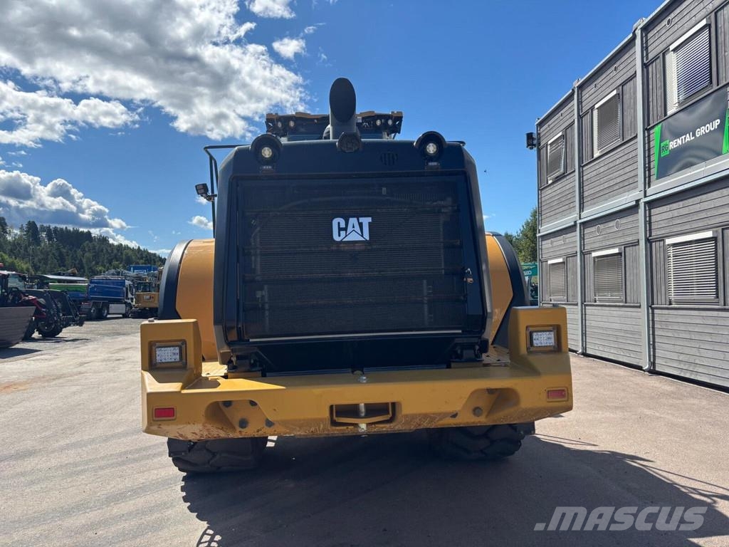 CAT 980 Iekrāvēji uz riteņiem