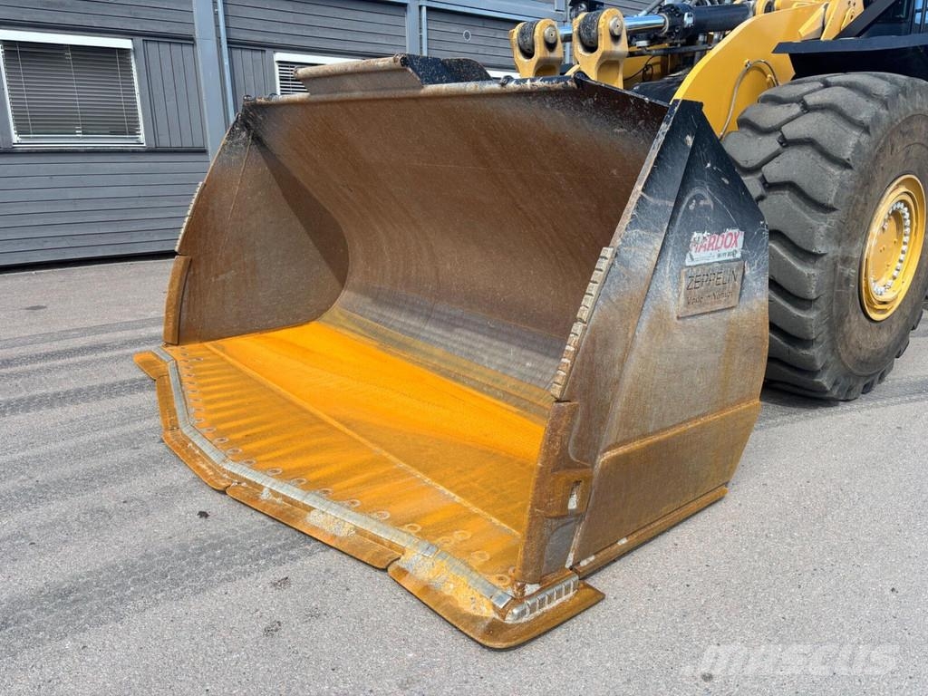 CAT 980 Iekrāvēji uz riteņiem