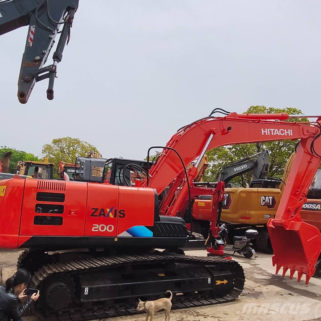 Hitachi ZX200 履带挖掘机