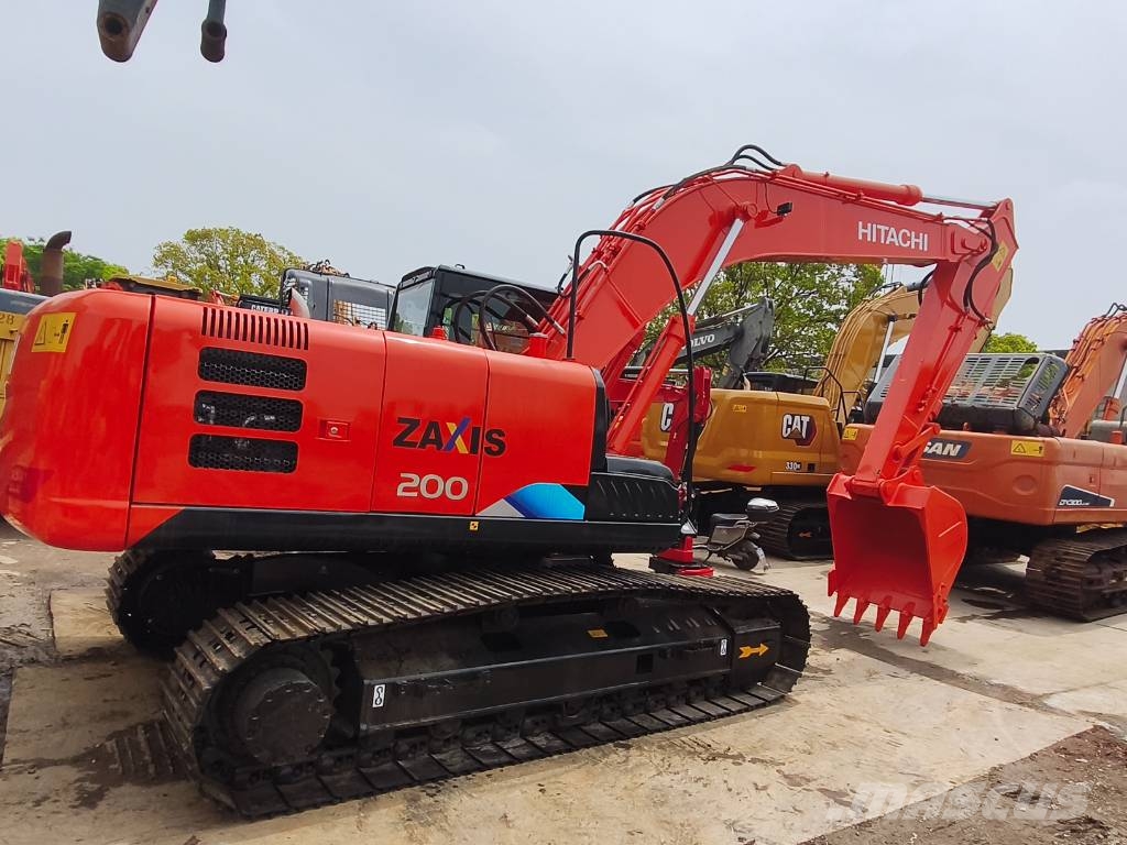 Hitachi ZX200 履带挖掘机