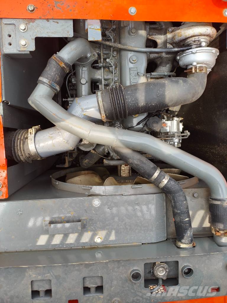 Hitachi ZX200 履带挖掘机