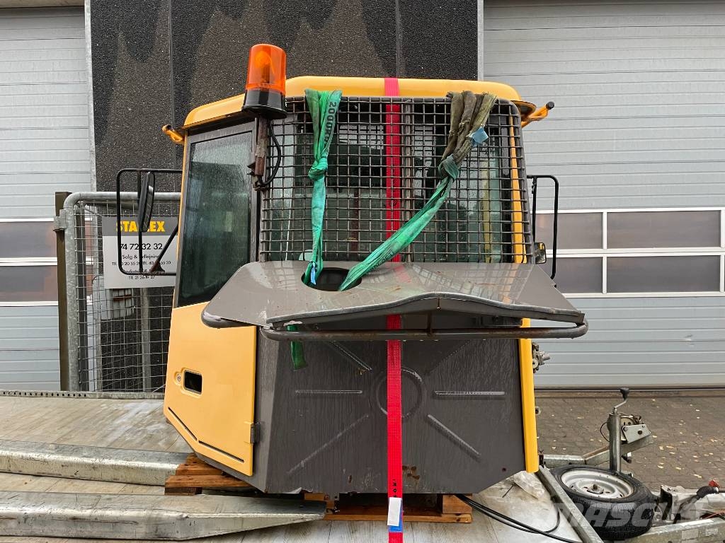 Volvo (førerhus til dumper) Cabins and interior
