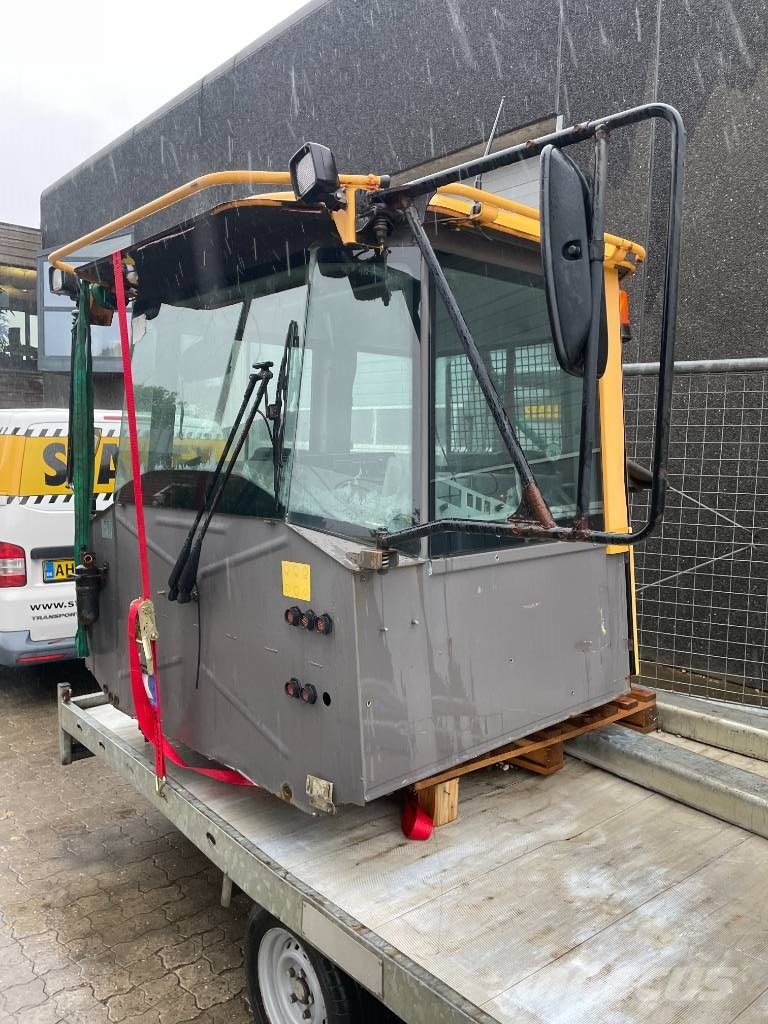 Volvo (førerhus til dumper) Cabins and interior