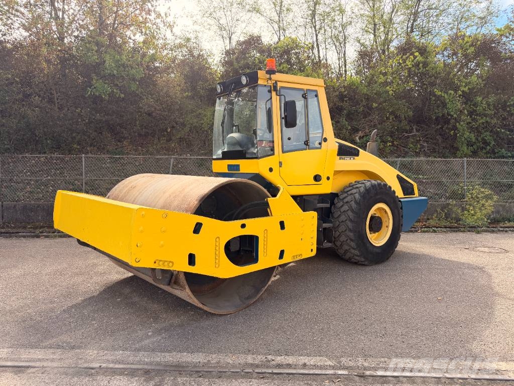 Bomag BW 216 D-4 مداحل أحادية الأسطوانة