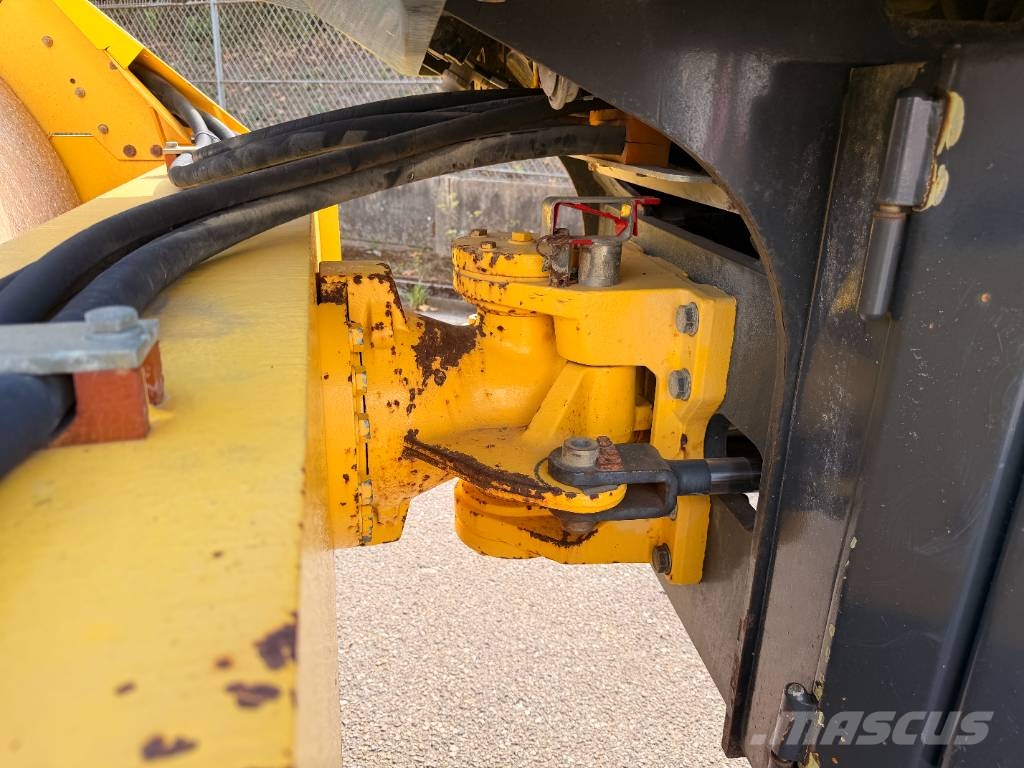 Bomag BW 216 D-4 مداحل أحادية الأسطوانة