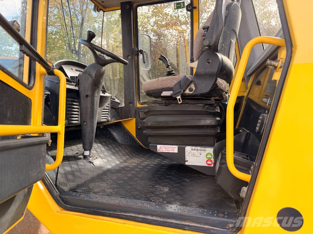 Bomag BW 216 D-4 مداحل أحادية الأسطوانة